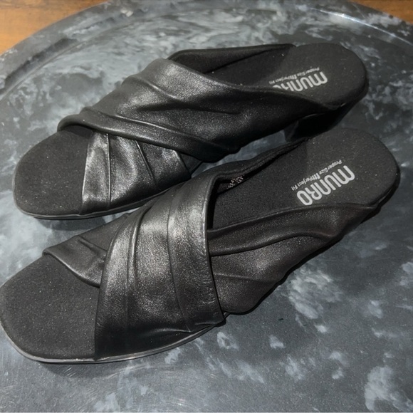 Munro Lee Black Lamb Leather Slide Sandal - Picture 4 of 8